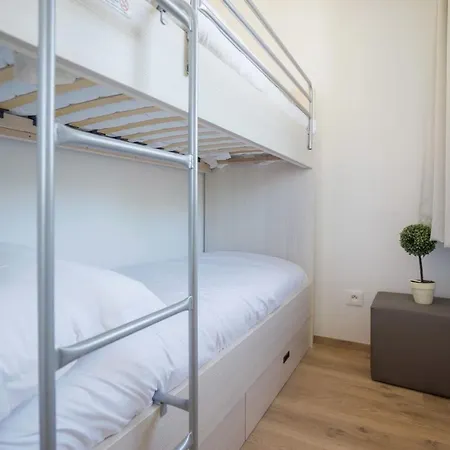 Comfortable Studio For 4 People With 2 Sleeping Corners And Balcony בריי-דון